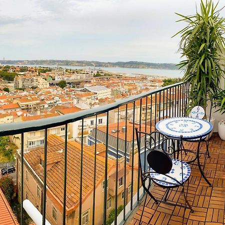 Ideally Located With Perfect Views Algés Buitenkant foto