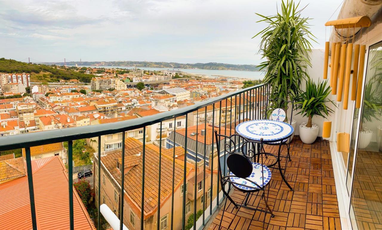 Ideally Located With Perfect Views Algés Buitenkant foto