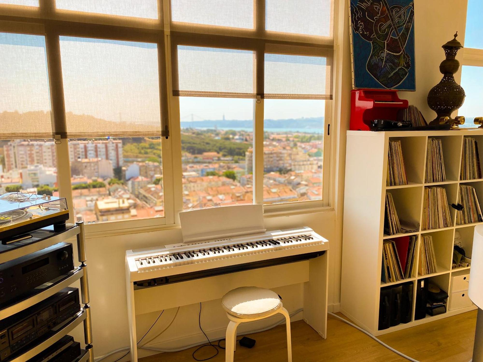 Ideally Located With Perfect Views Algés Buitenkant foto