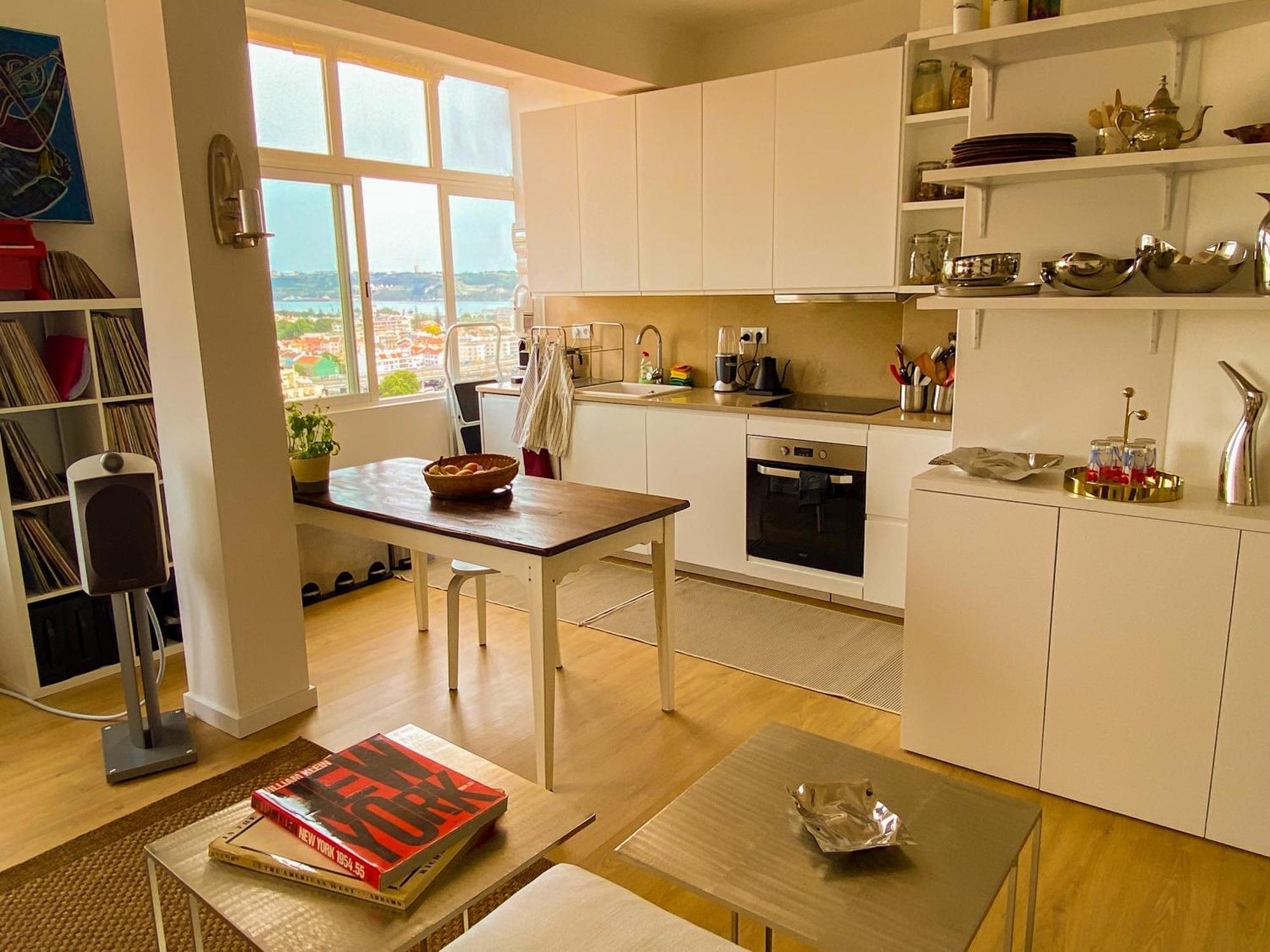 Ideally Located With Perfect Views Algés Buitenkant foto