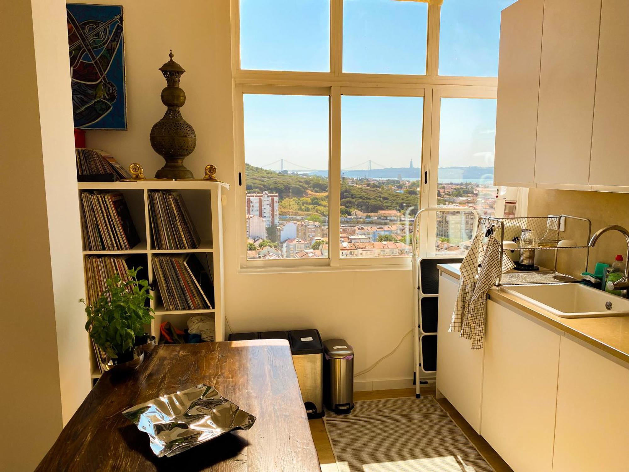 Ideally Located With Perfect Views Algés Buitenkant foto
