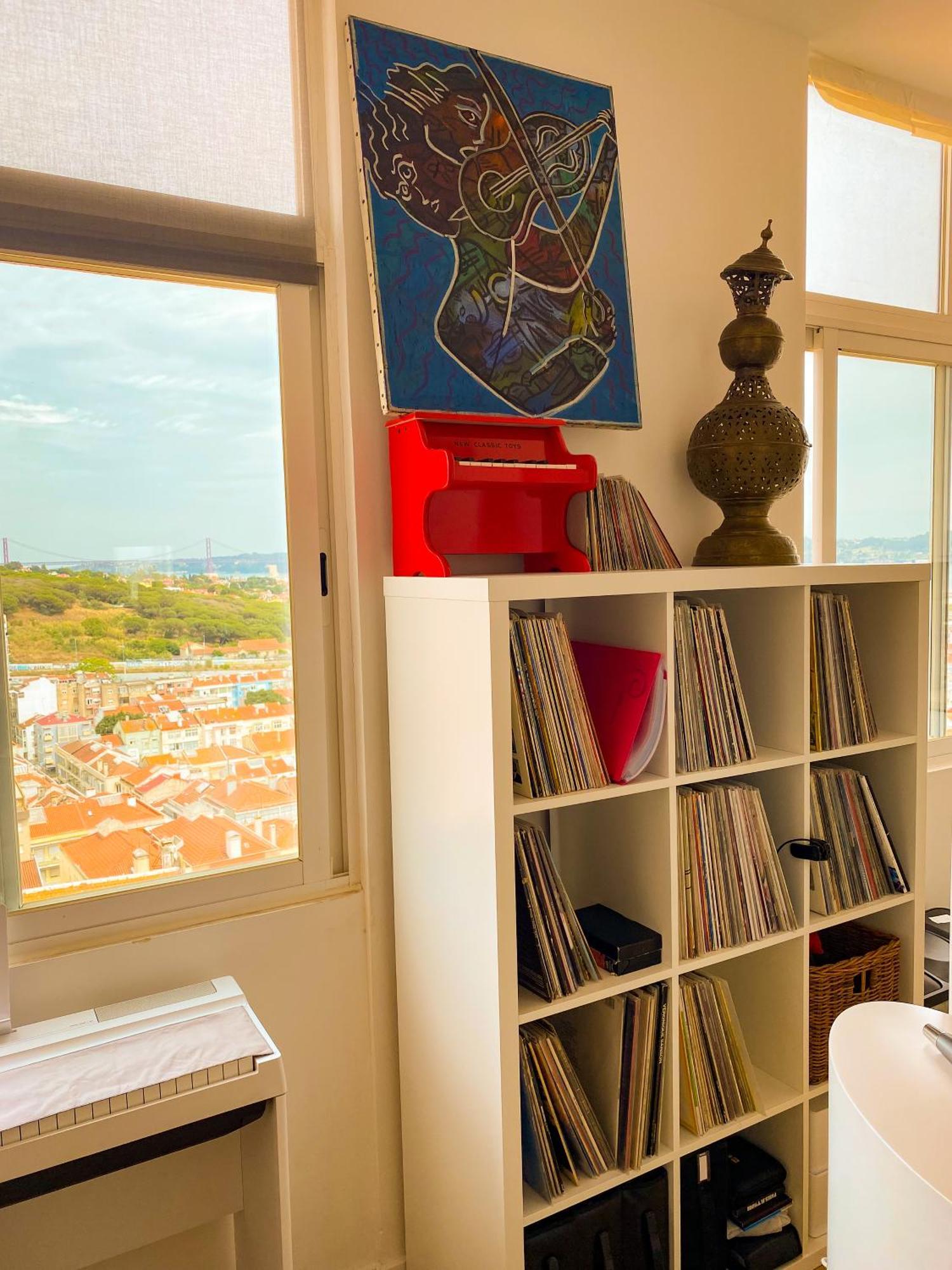 Ideally Located With Perfect Views Algés Buitenkant foto