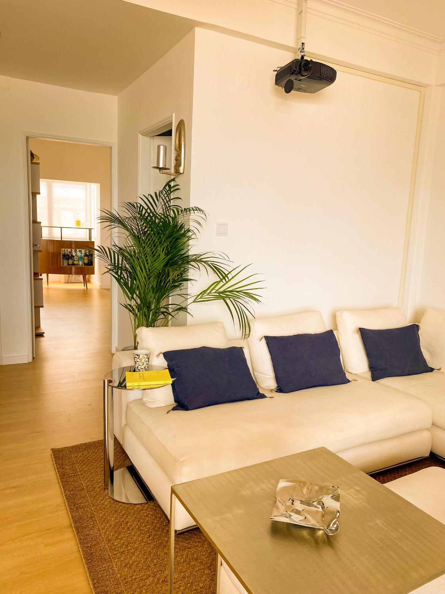 Ideally Located With Perfect Views Algés Buitenkant foto