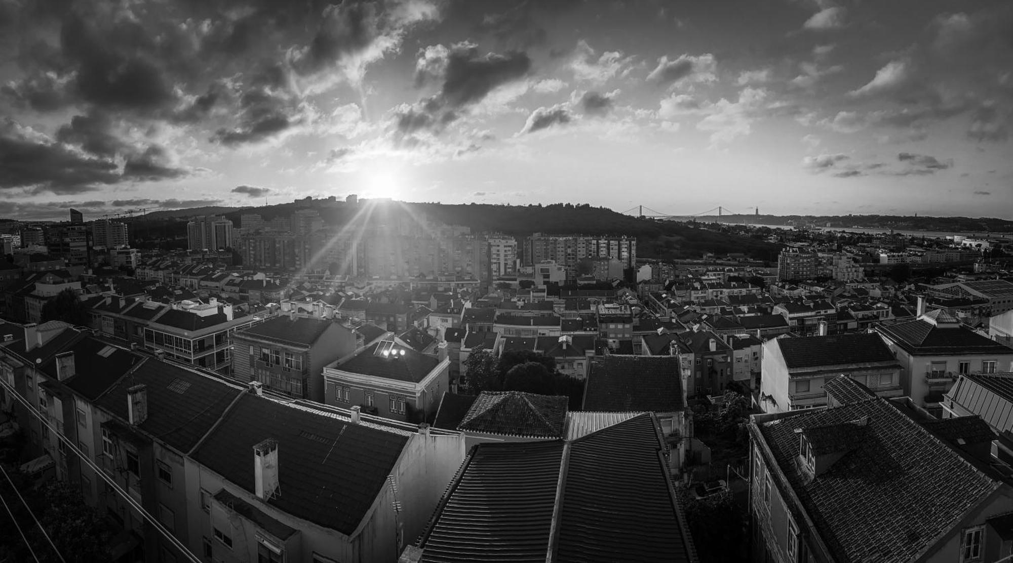 Ideally Located With Perfect Views Algés Buitenkant foto